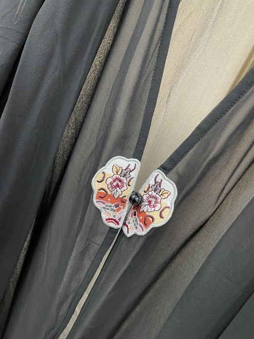 「断码清仓」宽松显瘦真丝质感外搭空调衫 L码 ZFYY175 商品图1