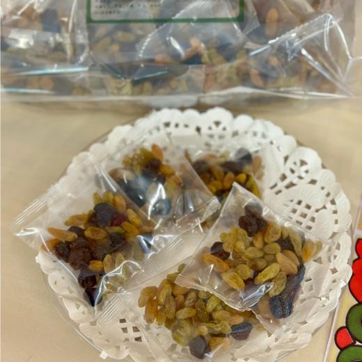 新疆特产 新疆三色葡萄干 500g/袋 商品图1