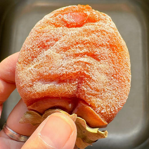 富平流心柿饼，软糯的外皮瞬间化开，甜蜜的流心如蜜浆般涌出，浓郁的柿香瞬间弥漫整个口腔。300克/盒，一组两盒 商品图2