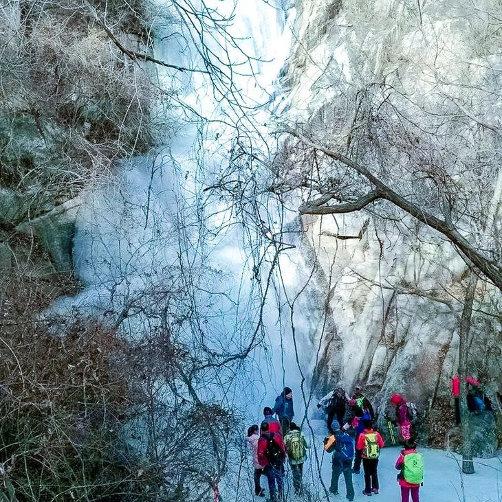 周末1天【藤萝谷踏冰】原始冰河冰瀑の冷水峪-河防口-九谷口8公里<初级>