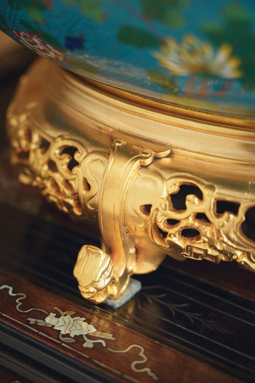 独角鹿西洋古董19世纪末法国出品飞龙卷叶造型铜鎏金精雕镶嵌东方花鸟主题铜胎掐丝珐琅花盆套 商品图9