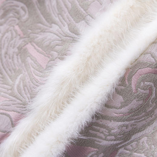 「高货wl」全新升级【铂金会员422/天猫569/差价147】(05147)洛诗琳夹棉提花缎水貂毛拼接外套2025冬季气质国风棉衣女 商品图3