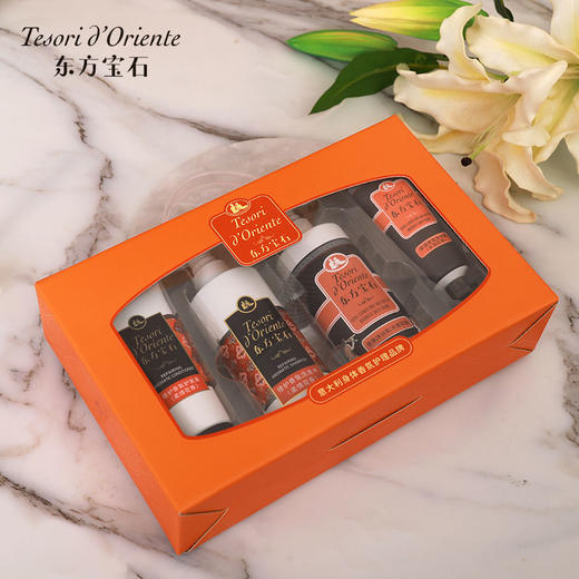 东方宝石 香氛洗护润套盒  【 香氛沐浴乳（水莲花香）300ml*1 + 修护香氛洗发水（柔情花香）300ml*1+修护香氛护发素（柔情花香）95ml*1 +保湿身体霜（水莲花香） 50ml*1】 商品图1