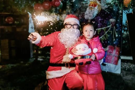 12.20已成团❗【双流黄龙溪】童年奇幻圣诞夜： 制作专属圣诞树、可以吃的巧克力圣诞树、圣诞棉花糖DIY、圣诞炭火烤鸡DIY、圣诞树亮灯仪式、圣诞老人送礼物…… 商品图5