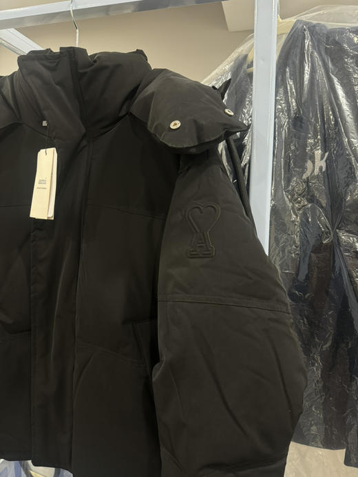 原厂 AMI 连帽羽绒服宽松爱心刺绣字母 FW22 短款羽绒服 全新带吊 尺码XXS XS M 欧码 偏大2码0399 商品图1