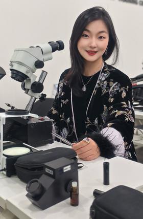 限量！！九紫离火艺术珠宝能量水晶系列----天然紫水晶、黄水晶、托帕臻品，奢级黄金镶嵌级珠宝VS黄金精镶、胸针吊坠两用、耳钉耳环、戒指应有尽有！925银镶，随身聚满能&量，吉耀相伴