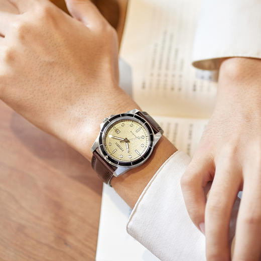 西铁城/CITIZEN光动能复古潮流小牛皮带男表AW1819-05A 商品图5