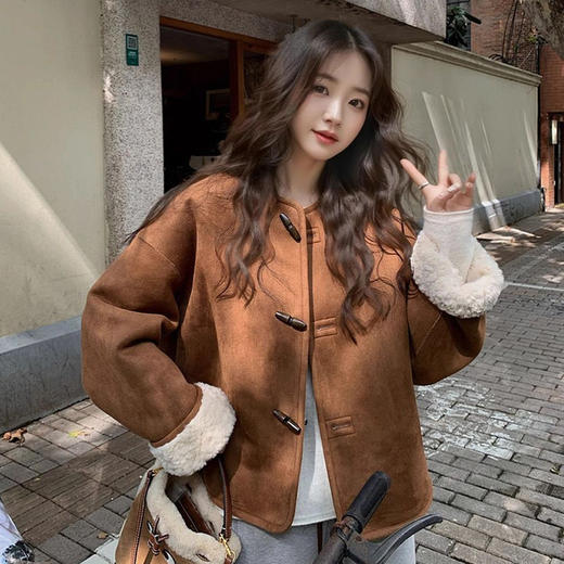 西遇两面穿麂皮绒外套女冬季新款巴恩风牛角扣咖色短款夹克SS051966 商品图2