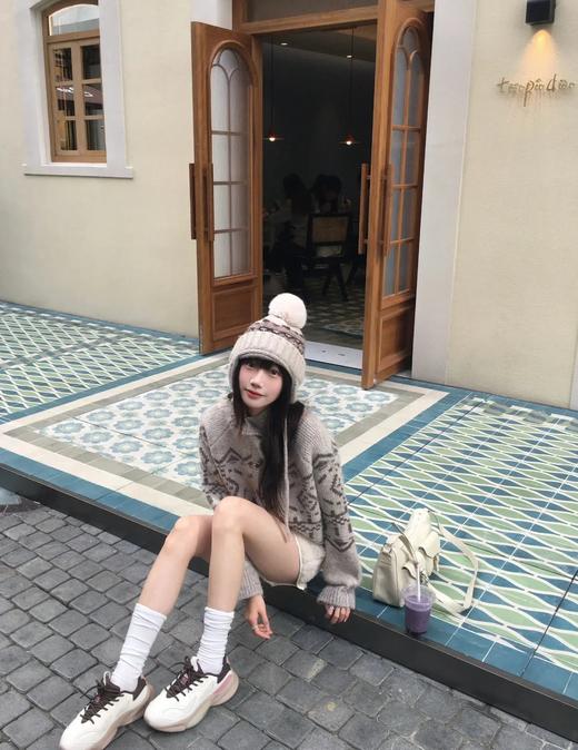 【美拉德复古提花牛角扣针织开衫外套】整体融合复古提花与经典牛角扣元素，将英伦学院风与冬日温暖感完美结合WD 商品图6