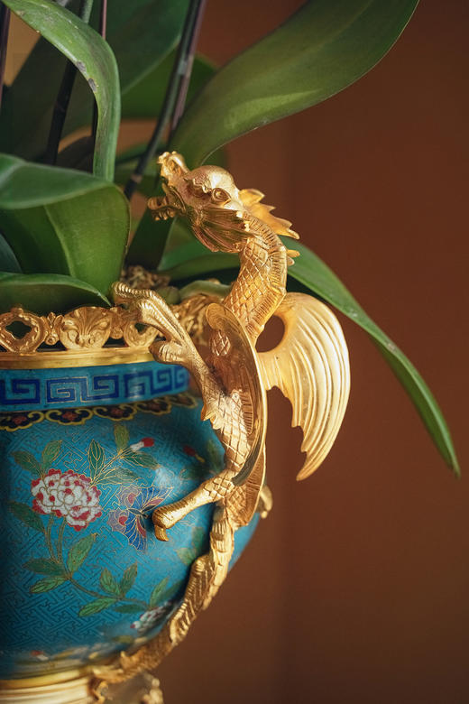 独角鹿西洋古董19世纪末法国出品飞龙卷叶造型铜鎏金精雕镶嵌东方花鸟主题铜胎掐丝珐琅花盆套 商品图5