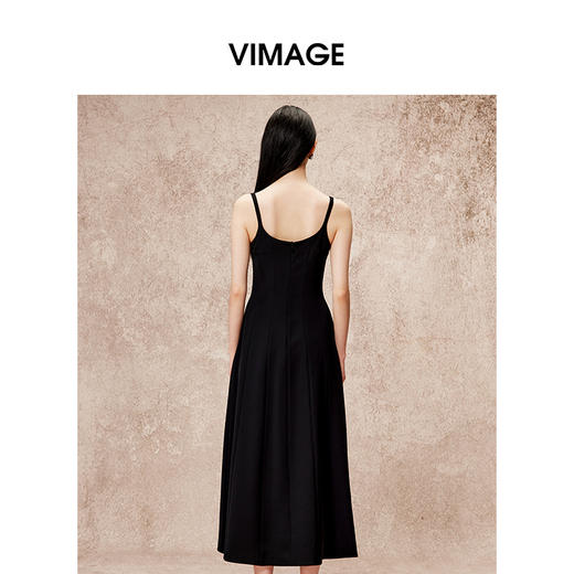 VIMAGE纬漫纪时尚露背基础款简约吊带黑色连衣裙秋新款V2277804 商品图2