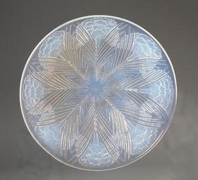 独角鹿西洋古董1932年法国顶级水晶工坊莱俪LALIQUE设计出品「OEILLETS 康乃馨」主题浅蓝色欧泊水晶浅口盘