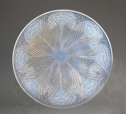 独角鹿西洋古董1932年法国顶级水晶工坊莱俪LALIQUE设计出品「OEILLETS 康乃馨」主题浅蓝色欧泊水晶浅口盘 商品图0