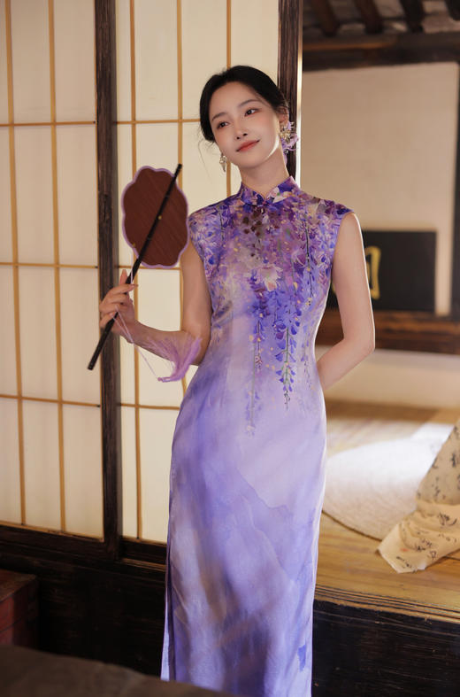 逸红颜明月优选 #紫藤忆梦·22.5姆米桑蚕丝旗袍【紫云烟】一幅垂落的写意江南，浪漫紫藤细闪复古旗袍 商品图9