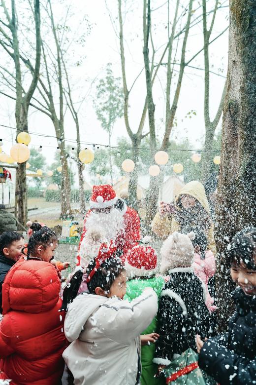 12.20已成团❗【双流黄龙溪】童年奇幻圣诞夜： 制作专属圣诞树、可以吃的巧克力圣诞树、圣诞棉花糖DIY、圣诞炭火烤鸡DIY、圣诞树亮灯仪式、圣诞老人送礼物…… 商品图4