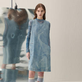 谜底牛仔连衣裙无袖2026春季新品复古蓝晒印花A型艺术女261ML0235