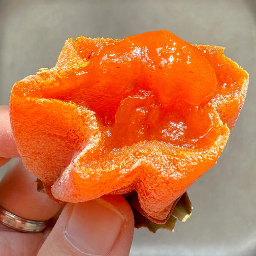 富平流心柿饼，软糯的外皮瞬间化开，甜蜜的流心如蜜浆般涌出，浓郁的柿香瞬间弥漫整个口腔。300克/盒，一组两盒 商品图1