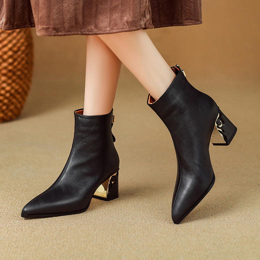 【预售5天】新款皮靴子黑色粗跟短靴尖头高跟马丁靴百搭时尚女靴898-827 商品图2