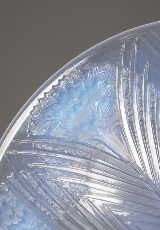 独角鹿西洋古董1932年法国顶级水晶工坊莱俪LALIQUE设计出品「OEILLETS 康乃馨」主题浅蓝色欧泊水晶浅口盘 商品图5