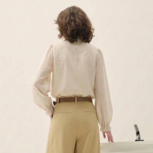 谜底V领衬衫长袖2026春季新品通勤风钉珠绣花H型衬衣女265MC5021 商品图2