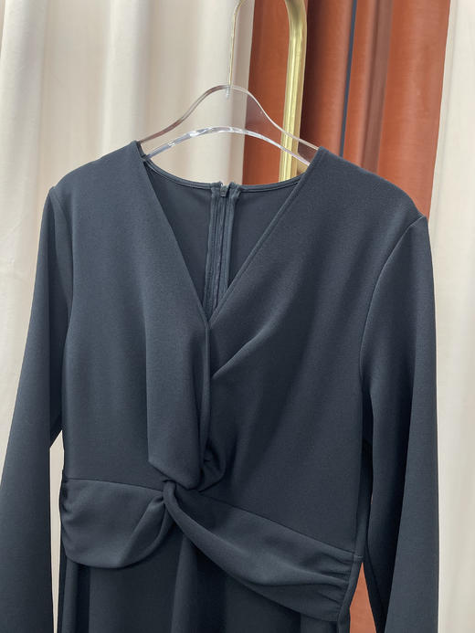 「断码清仓」黑色V领扭结垂坠感雪纺连衣裙 L码 ZFYY205 商品图1