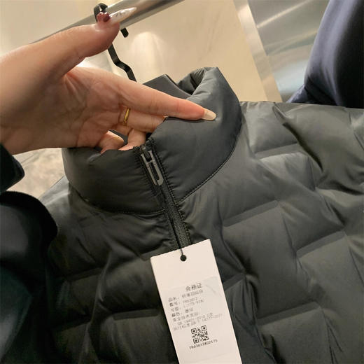 大厂单！2025新款男士90鸭绒+压胶锁绒秋冬轻薄防风中间层立领羽绒服外套！ 商品图2
