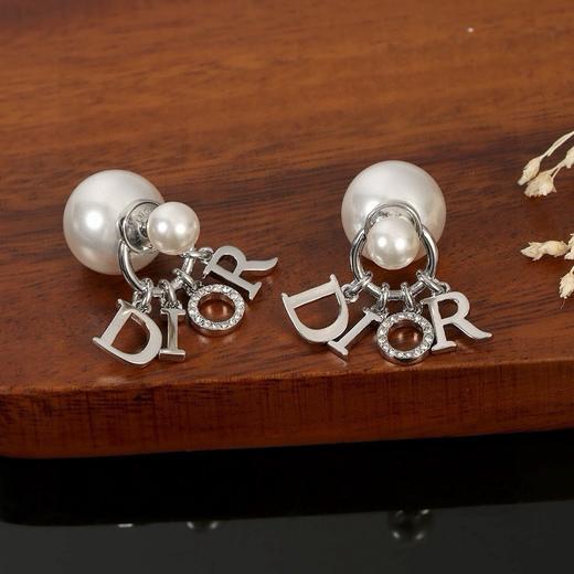 迪奥 字母DIOR珍珠耳环（XTY） 商品图4