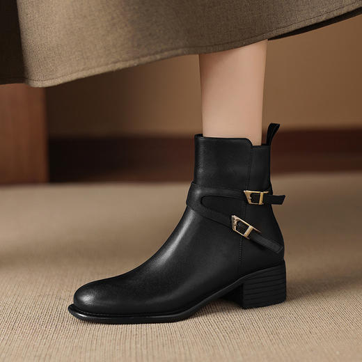 【预售5天】新款圆头皮带扣中跟马丁靴新款厚底软黑色英伦风粗跟骑士靴A37-108A 商品图1