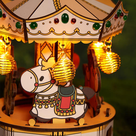 大英博物馆 东方梦境系列 马上有钱 旋转发光音乐盒 木拼摆件 商品图1