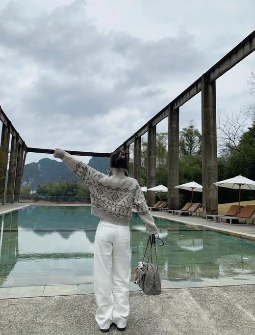 【美拉德复古提花牛角扣针织开衫外套】整体融合复古提花与经典牛角扣元素，将英伦学院风与冬日温暖感完美结合WD 商品图7