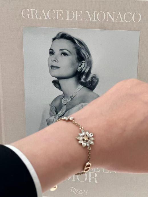 迪奥 满钻大小雏菊多配件手链(XJ) 商品图4