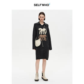 SELFWHO绵羊毛混纺小马图案灰色连衣裙女2025冬季新款翻领落肩裙