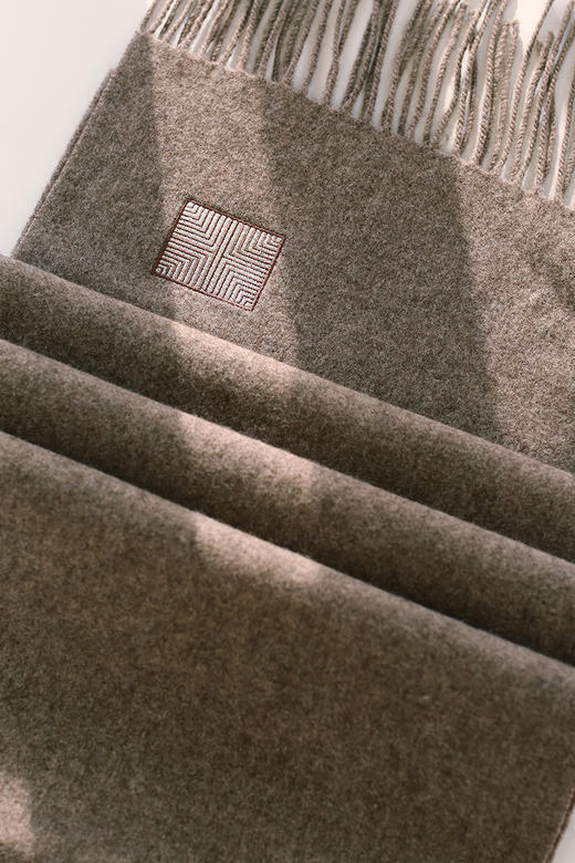 饮水鸟秋冬藏地祥纹34牦牛绒羊毛针织三角巾围巾钉珠保暖披肩围脖 商品图10