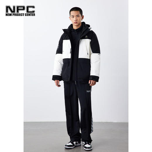 NPC潮牌左胸前小皇冠绣花黑白拼接连帽中长羽绒服NP28DJ49 商品图1
