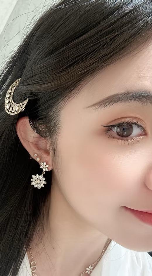 迪奥 满钻雏菊吊CD珠耳钉(XJ) 商品图5