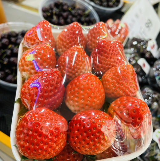 【丹东99草莓】明星产品，一定要尝一尝，娇艳欲滴，草莓娇嫩，部分果子有磕碰属正常现象，请勿介意 商品图5