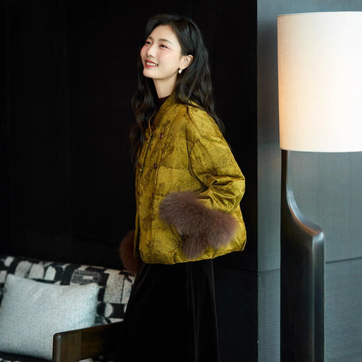 丁摩 立领盘扣鹅绒保暖羽绒服女冬进口狐狸毛袖宽松复古加厚外套5ZF-76045 商品图2
