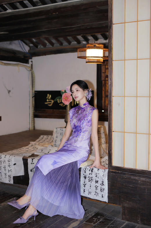 逸红颜明月优选 #紫藤忆梦·22.5姆米桑蚕丝旗袍【紫云烟】一幅垂落的写意江南，浪漫紫藤细闪复古旗袍 商品图13