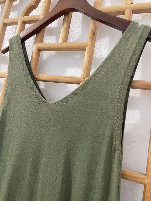 「断码清仓」军绿色V领无袖遮肉针织打底连衣裙 M码 ZFYY232 商品图1