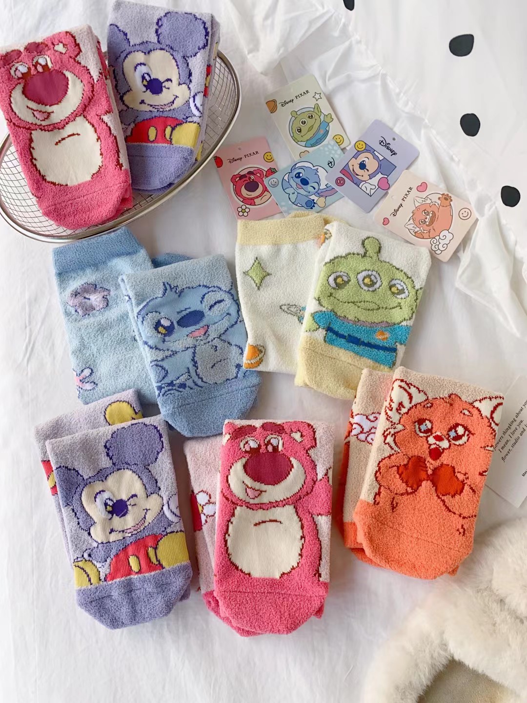 直发【发6双】名创联名迪士尼 软糯毛毛袜，绒线袜， 保暖袜