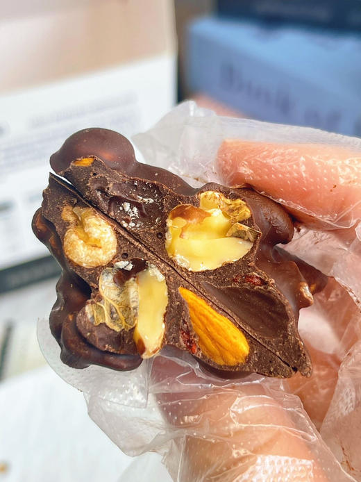 ❗️29.9到手两大盒❗️巧克力届的“毕加索”【丑墩墩坚果黑巧克力】每块都不一样，丑萌外表，微苦回甘！  商品图1