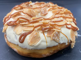 焦糖坚果甜甜圈