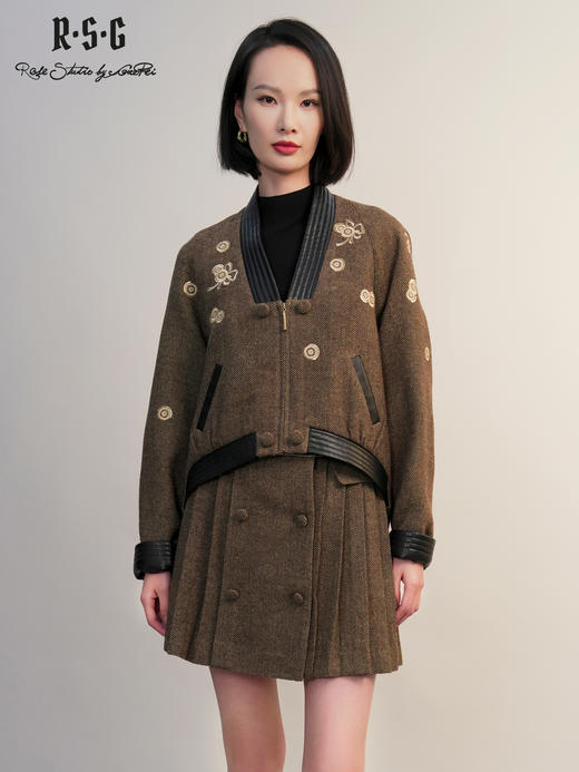 郭培成衣RSG「棕灰调织纹」毛呢拼皮铜钱刺绣套装2025秋冬新品 商品图3