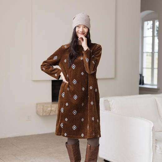 绽放855朵/绣花灯连衣裙·棉灯芯绒几何刺绣藏肉显瘦裙子女中长款 商品图2