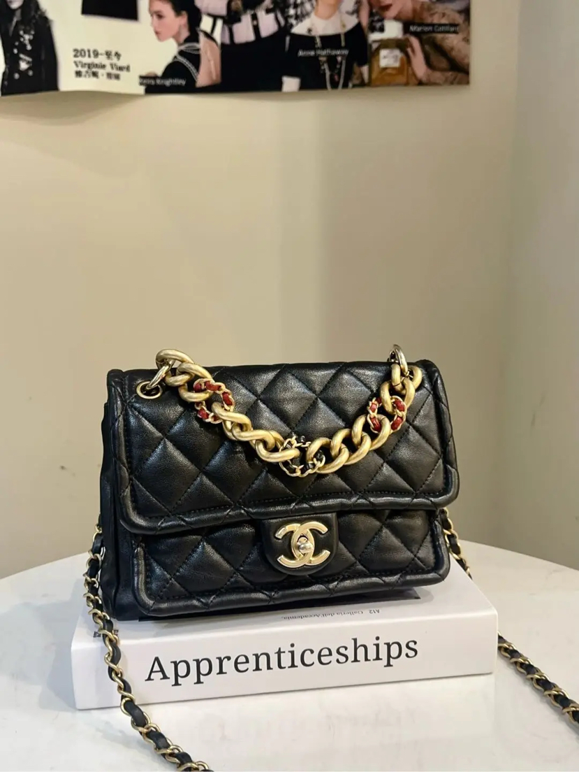chanel 黑金 羊皮 豆腐包