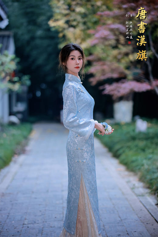 【青霜蝶羽（牛奶绒）】新中式立领盘扣设计，袖口拼接毛绒边增添温柔感，毛绒饰边柔软蓬松，触感舒适，兼顾颜值与实用性。 商品图5