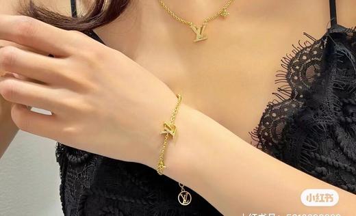 D121659百搭显白长度可调节四叶草字母镶钻手链 商品图3