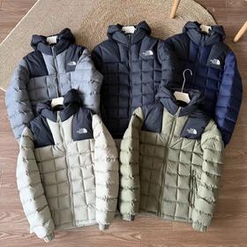 D121601男女同款简约拼色设计精典方格连帽棉服
