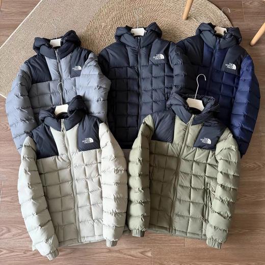 D121601男女同款简约拼色设计精典方格连帽棉服 商品图0