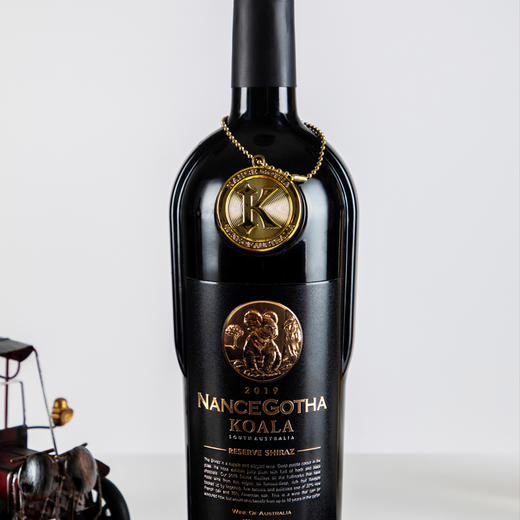 热卖中！！【澳洲进口】考拉珍藏礼盒（拉摩图堡·10°珍藏莫斯卡托桃红+拉摩图堡·考拉珍藏霞多丽干白+南斯·歌达®考拉珍藏西拉干红+佳歌·图昂®考拉金樽干红+佳歌·图昂®考拉银樽干红） 商品图4